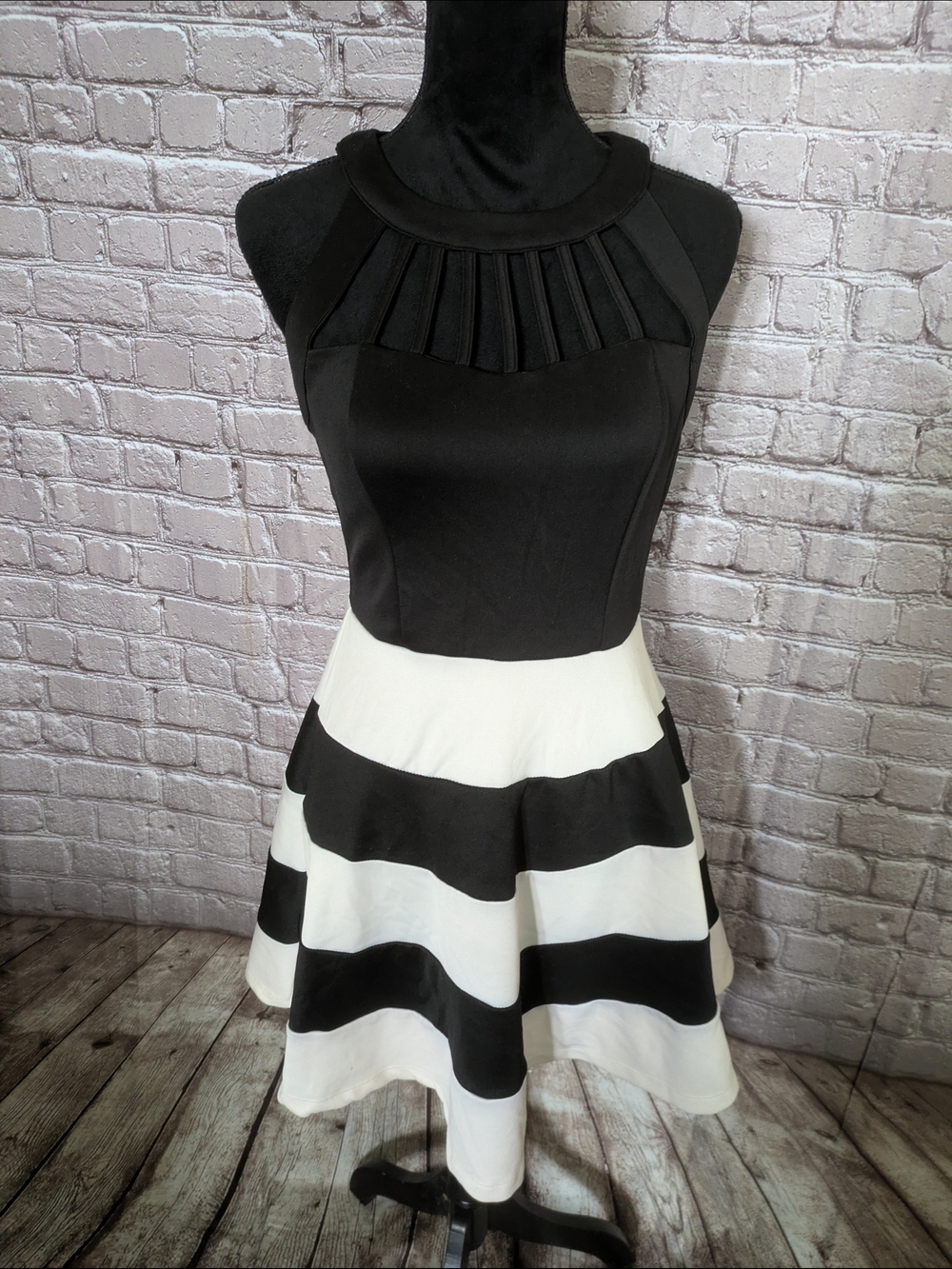 Trina Turk Black White Stripe Dress 7 A-Line Cutout Neck Cocktail Party